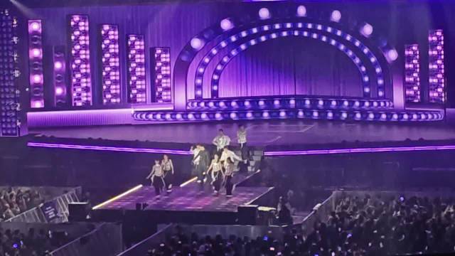 颜人中我在看台哭的好大声颜人中 我们看台也要握手