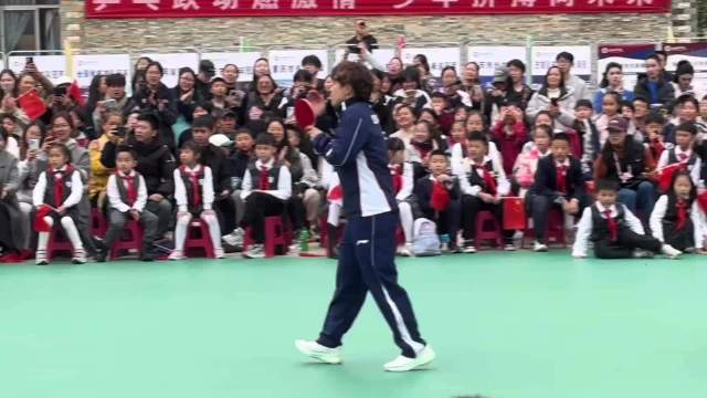 孙颖莎王楚钦携国乒走进成都校园社区