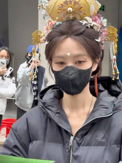 这个头冠这个造型真的好美呀呜呜呜呜ㅠㅠ