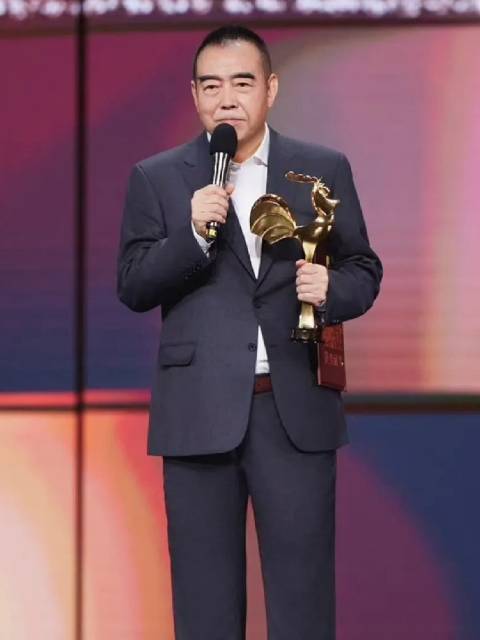 陈凯歌电影亏5亿仍穿名牌住别墅，靠影视城年入10亿