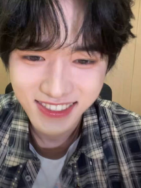 宋亚轩直播用熊二嗓音唱新歌引热议