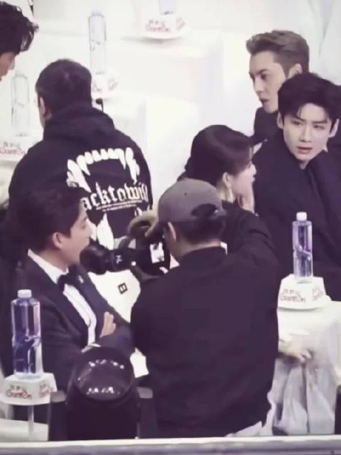 白敬亭白鹿同框品质盛典，颜值引热议