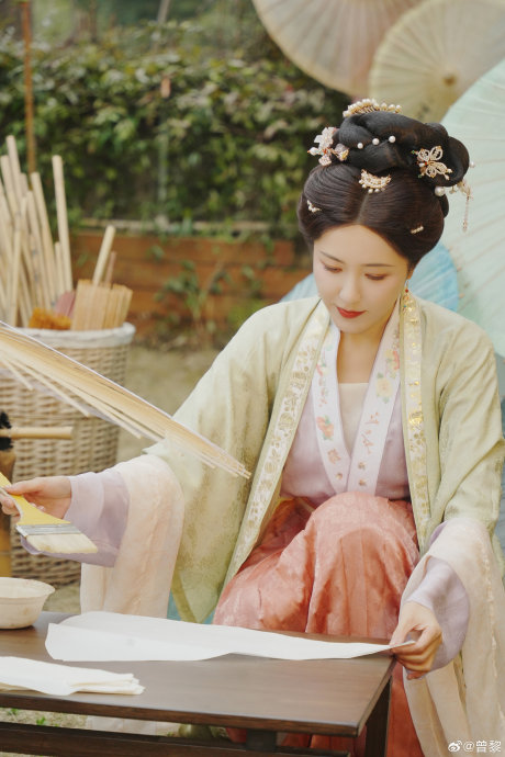 曾黎保持“冻龄”状态的秘诀是什么？