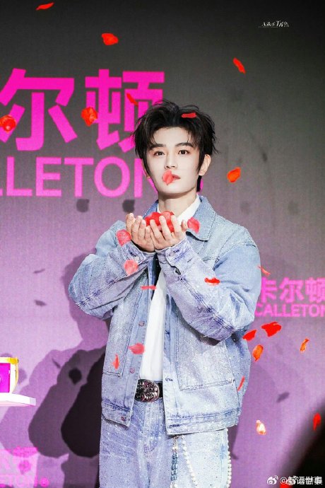 丁禹兮的这次吹花瓣互动，与他过往的宠粉行为有何不同？