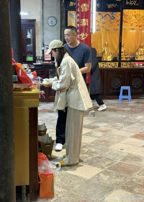 曾黎携男友及家人澳门祈福，五年低调陪伴获赞“内娱清流”