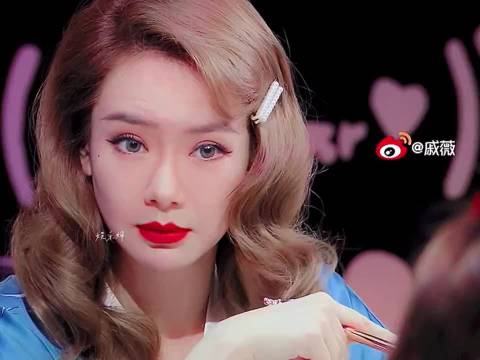 你觉得女生应不应该主动追男生？