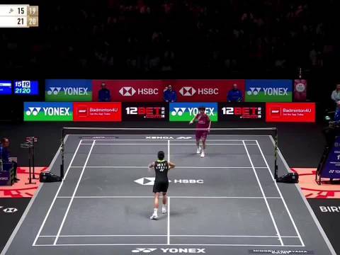 王祉怡直落两局胜安洗莹，首夺全英赛冠军