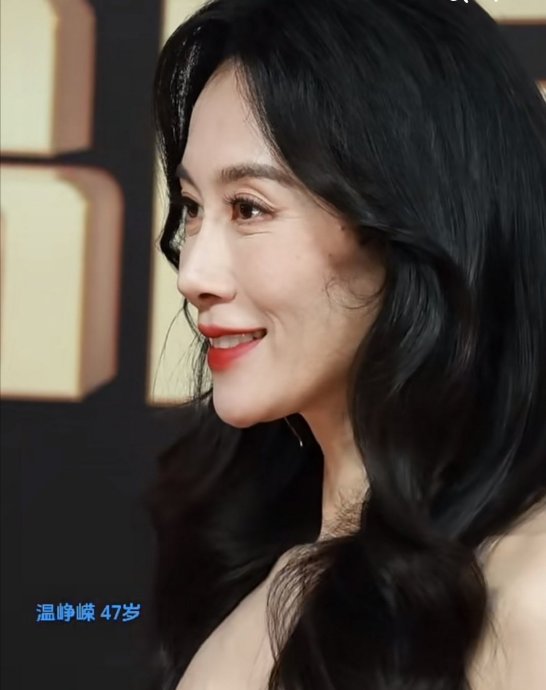 王艳温峥嵘红毯同框引热议，双姝同框展现角色与时光的对话