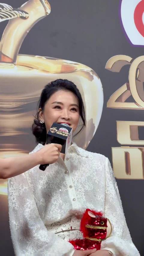 亮相2026电视剧品质盛典 红毯！一句“叫我晴儿就得了”唤醒多少回忆杀？