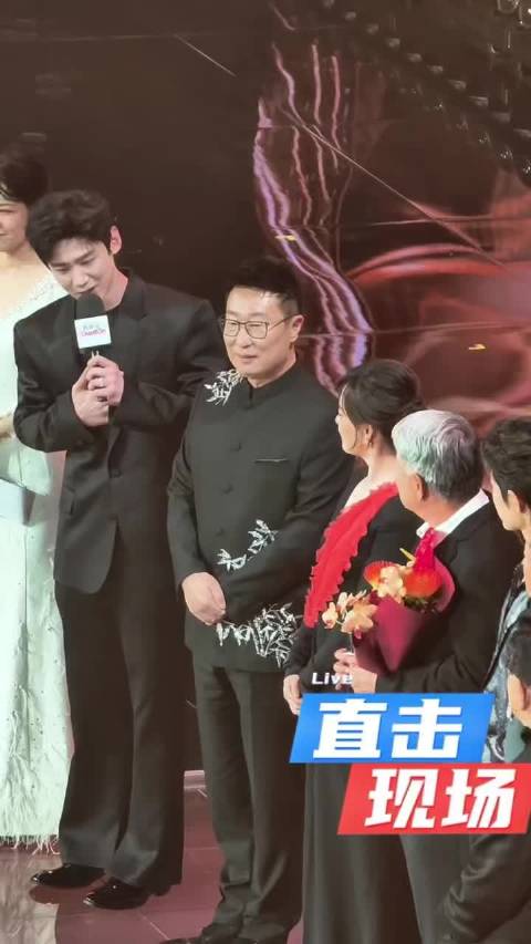 孙俪肖战等演员感谢郑晓龙导演盼再合作