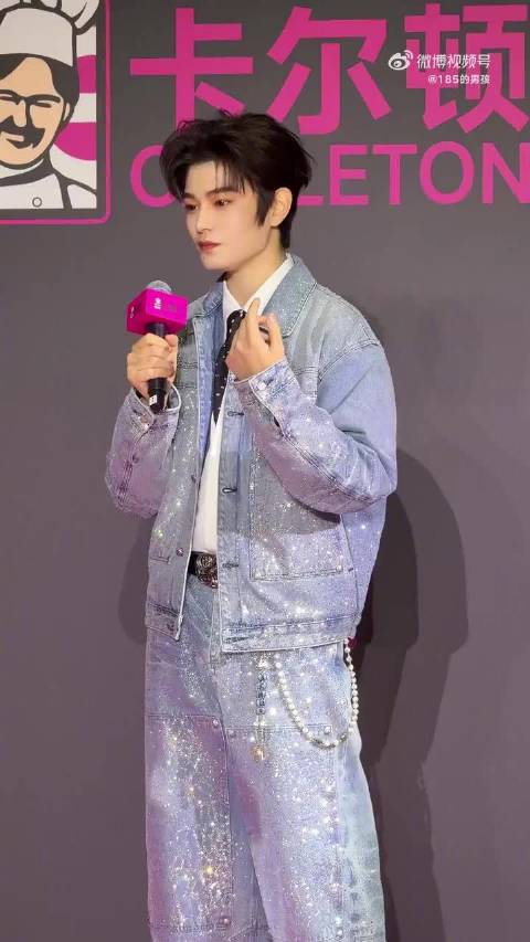 丁禹兮展现多面演技，古装现代剧造型获赞