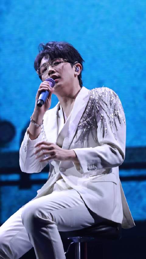 颜人中2026世界巡演福州首站演绎都市微醺音乐