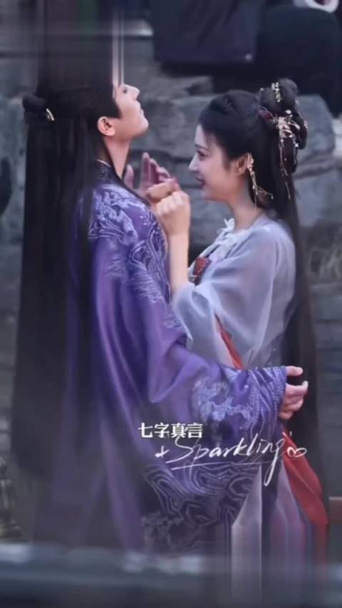 撒贝宁五十岁状态年轻，佘诗曼微博之夜撕名牌复位