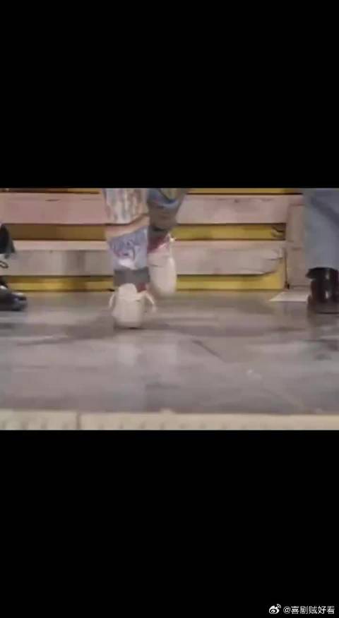 王菲梁朝伟牛仔裤大比拼，俩社恐当年也很外向哈