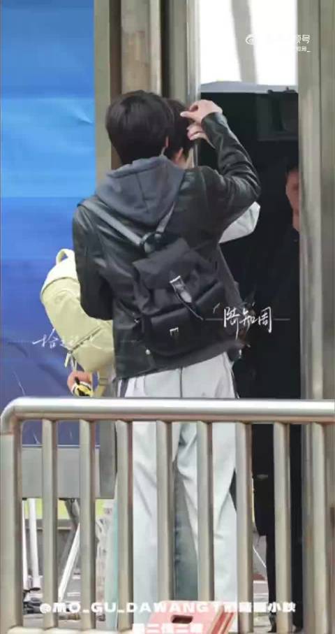 张桂源陈奕恒打闹，不错不错