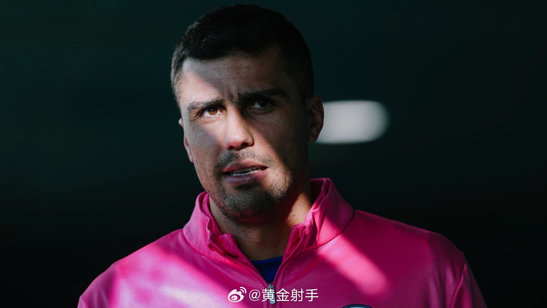 罗德里休整后状态爆发，助曼城冲击双线冠军