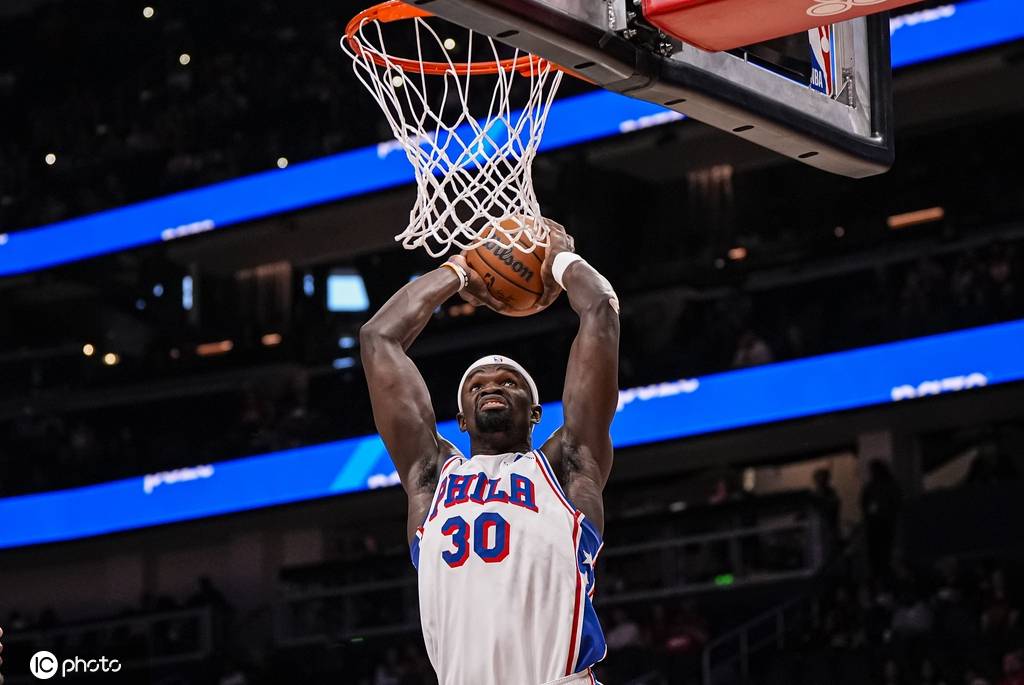 约翰逊3510马克西空砍31分 老鹰擒76人6连胜