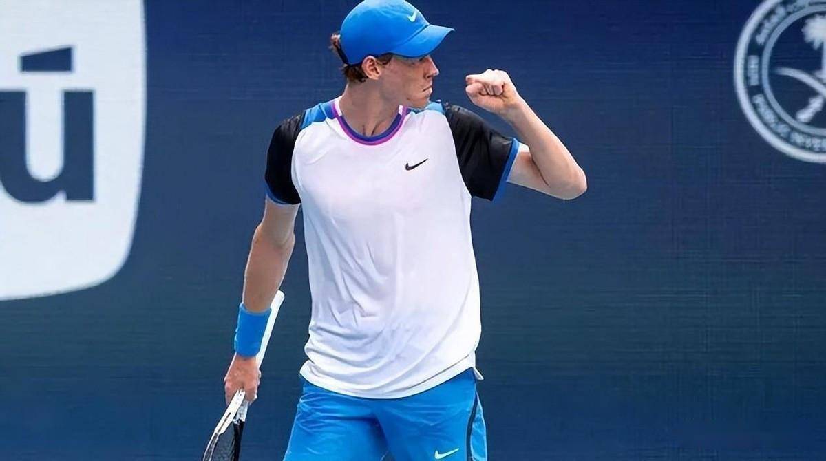 ATP1000男单:辛纳2-0横扫斯夫尔奇纳晋级32强、一战刷爆历史纪录