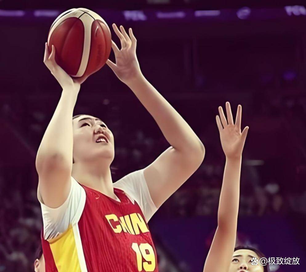 18岁女篮小姚明张子宇，为何在青年队是神，到了成年队却成了坑?