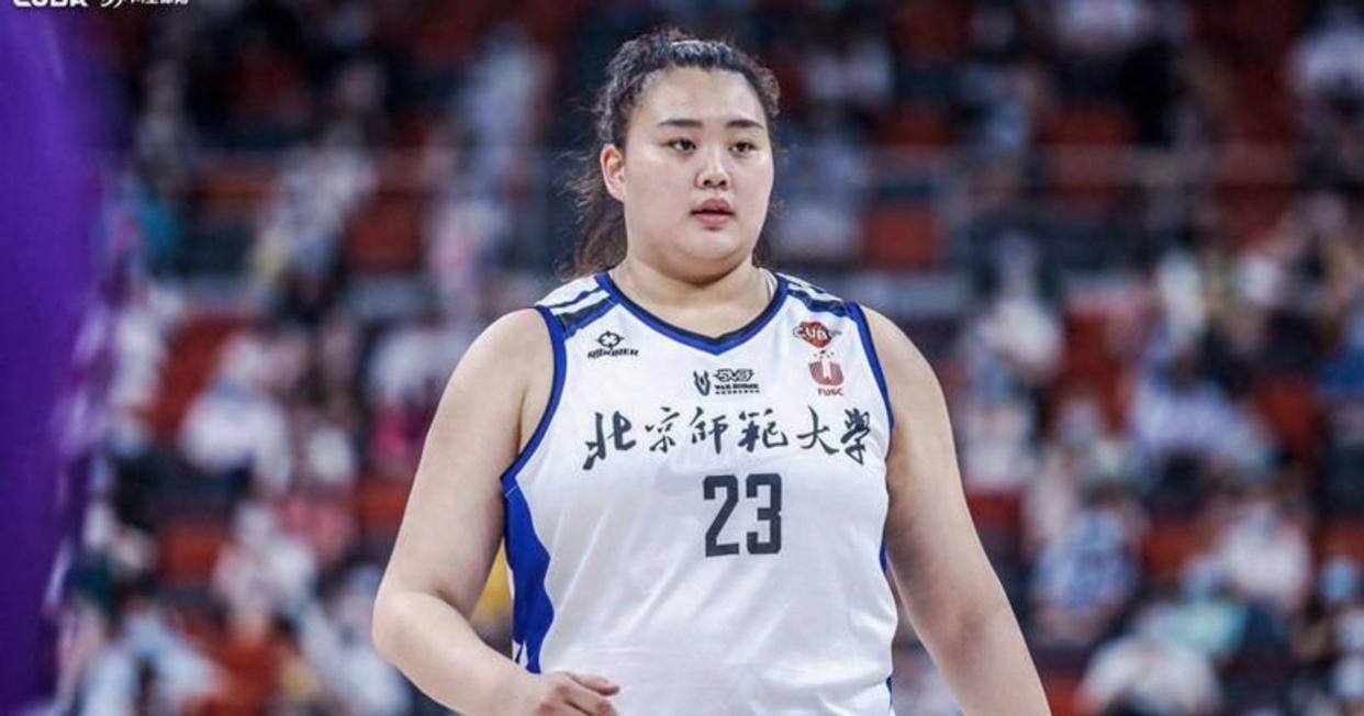 篮球比赛选张曼曼当控卫合理吗,刘禹彤中锋技术优于张子宇但身高不足,张子宇篮下防守更胜一筹不可替代
