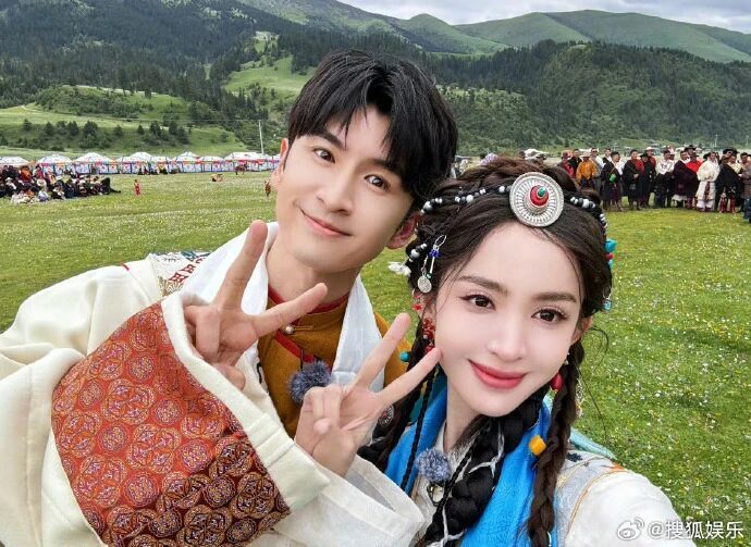 演员古力娜扎、张云龙方辟谣恋情：假！此前男方被曝连续两次进入娜扎住处