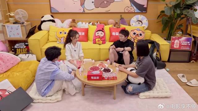 本以为黄晓明够油腻，毛不易单挑眉，差点给李雪琴看吐了