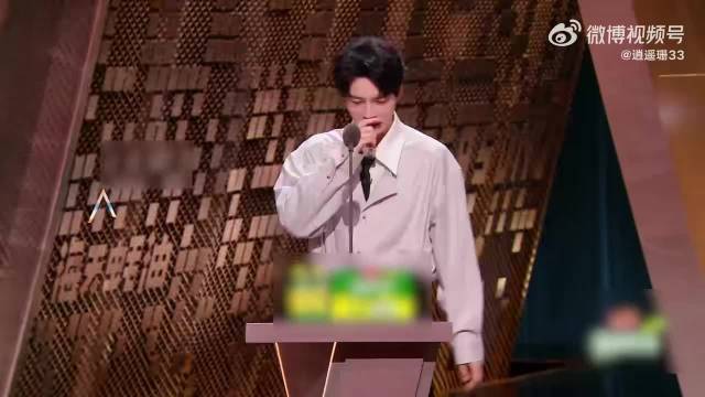 林书豪这一眼也太毒了，直接精准夸到蒲熠星脸上，全场最直白的颜值认证