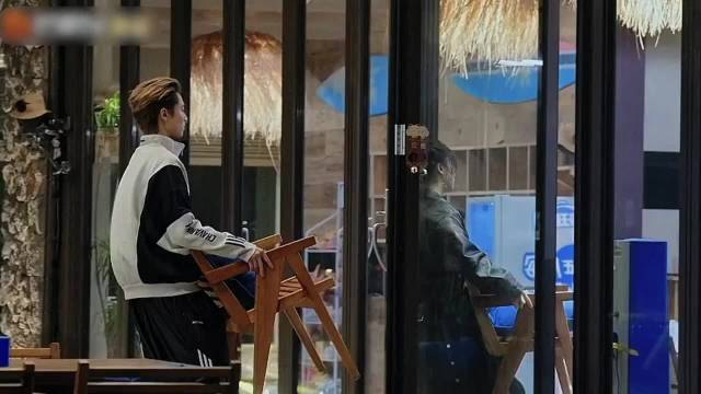 沈月自曝爱磕冷门CP，笑称看士兵突击收敛