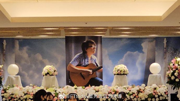 袁惟仁告别式花海无声，林俊杰刘若英隔空致敬，Ella现场痛哭