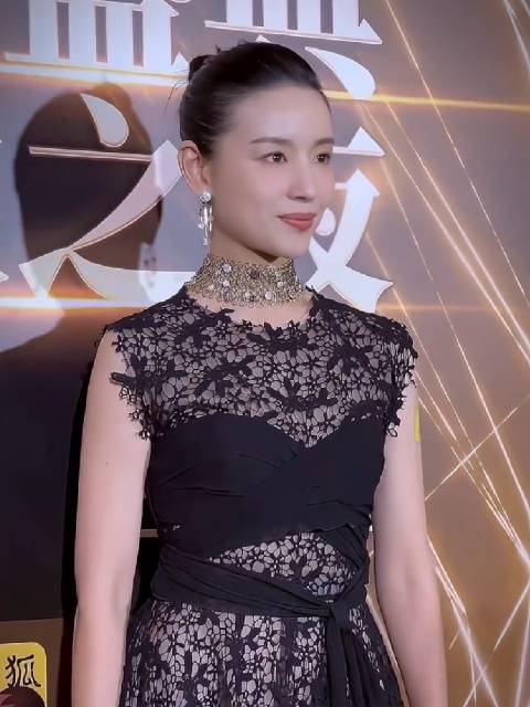 董洁与潘粤明离婚后事业低迷，现靠直播带货为生