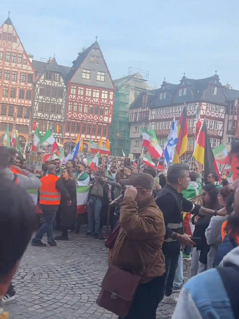 坐标：德国法兰克福罗马广场，这些人什么心理？