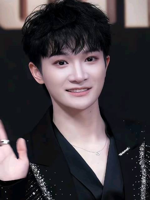 周深三登电视剧品质盛典献唱OST之王实至名归