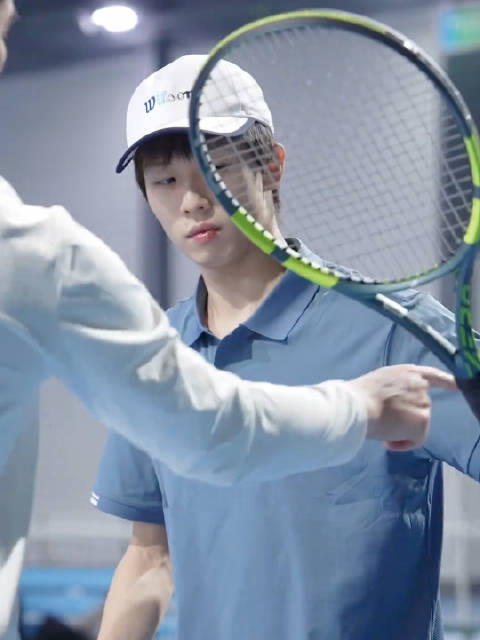 继弹钢琴、赛车后，林高远又加入了网球大军