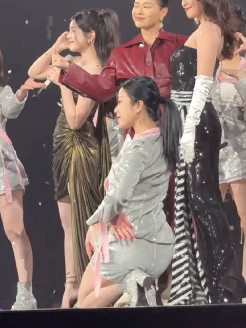 陈妍希胡杏儿蓝盈莹合作舞台，这就是中女的魅力吗！