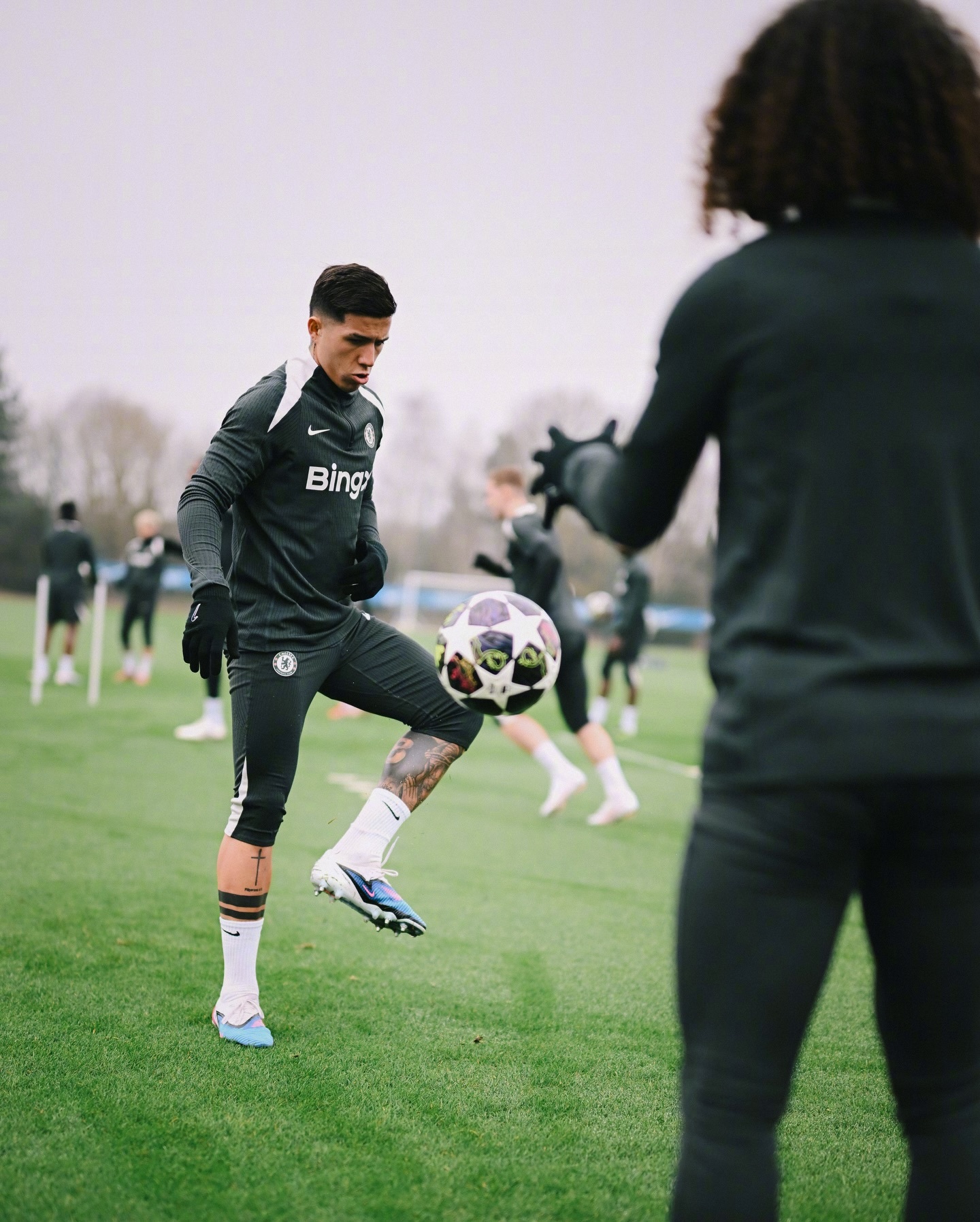 欧冠页脚，翻开 胜利目标，一致