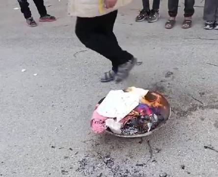 梅西访白宫见特朗普，伊朗儿童烧其球衣抗议