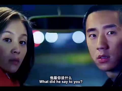 女友赌气推门下车被大货车撞成了两节，未来的自己救了她一命