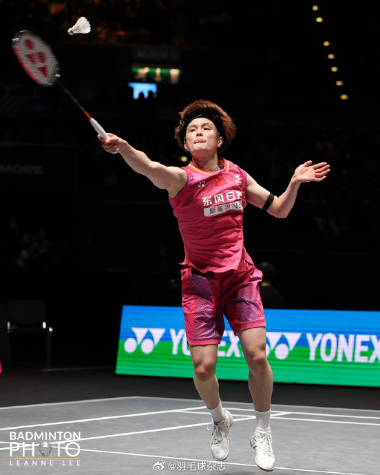 国羽女单七年首冠！王祉怡终结对安洗莹十连败，赛后落泪感谢团队