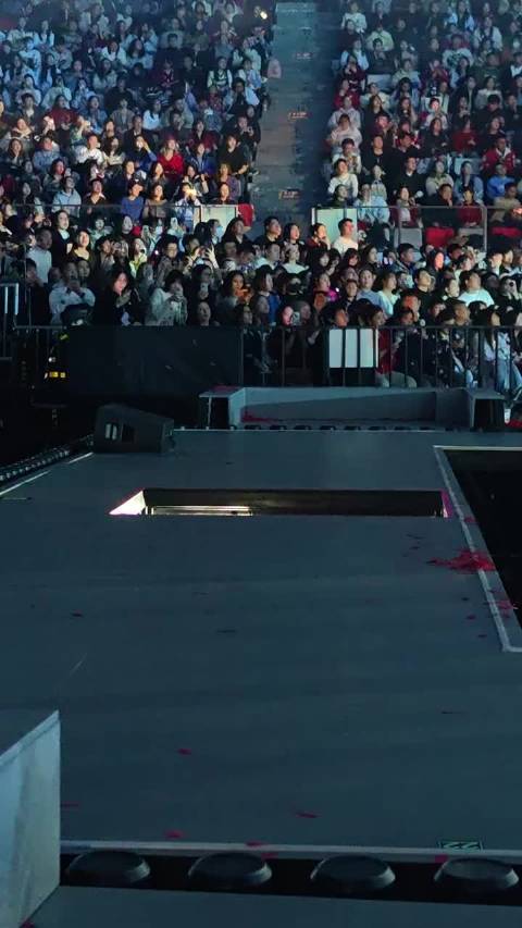 张杰的新歌《习惯了》很好听，细腻的情感处理展现了游刃有余的唱功