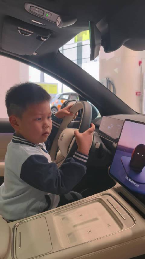 蔚来ES8匹配家庭需求，车主一周内完成置换决策