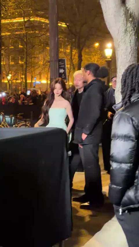 杨超越综艺展多技，打谷缝纫样样精通