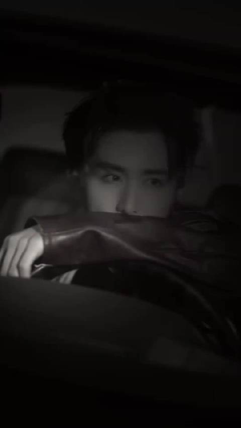 张新成亮相飞驰人生3与李伦同框