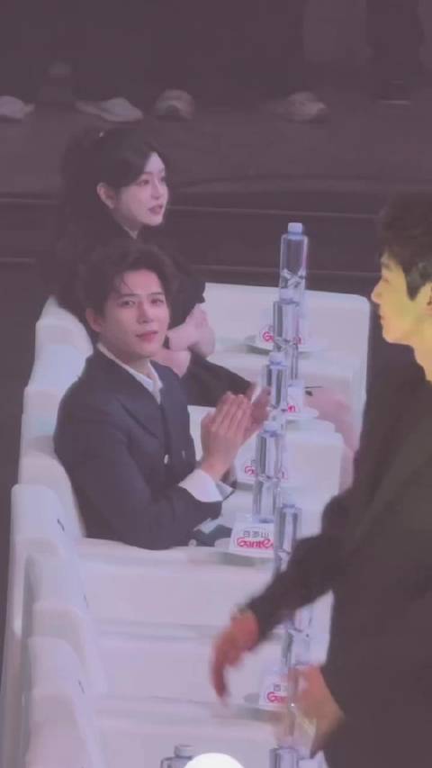 俺不行了吧王安宇这双眼睛果然看谁都深情啊