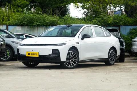 零跑B01和比亚迪秦PLUS DM-i比一比，10万+级轿车谁更香？