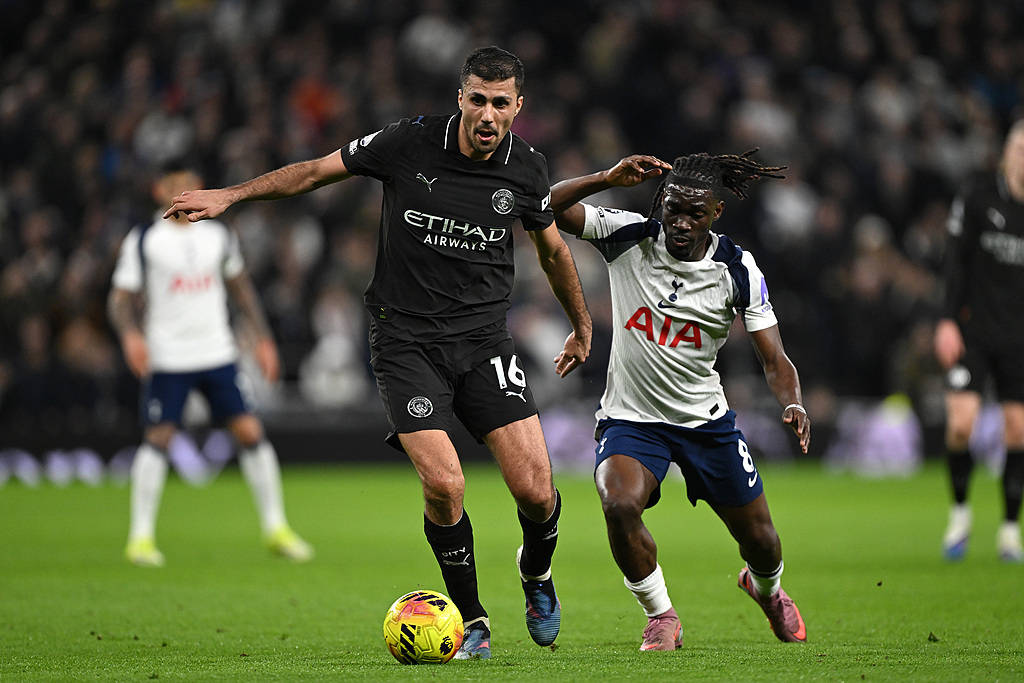 体坛联播｜留洋小将王博豪遭种族歧视，德约大师赛晋级八强