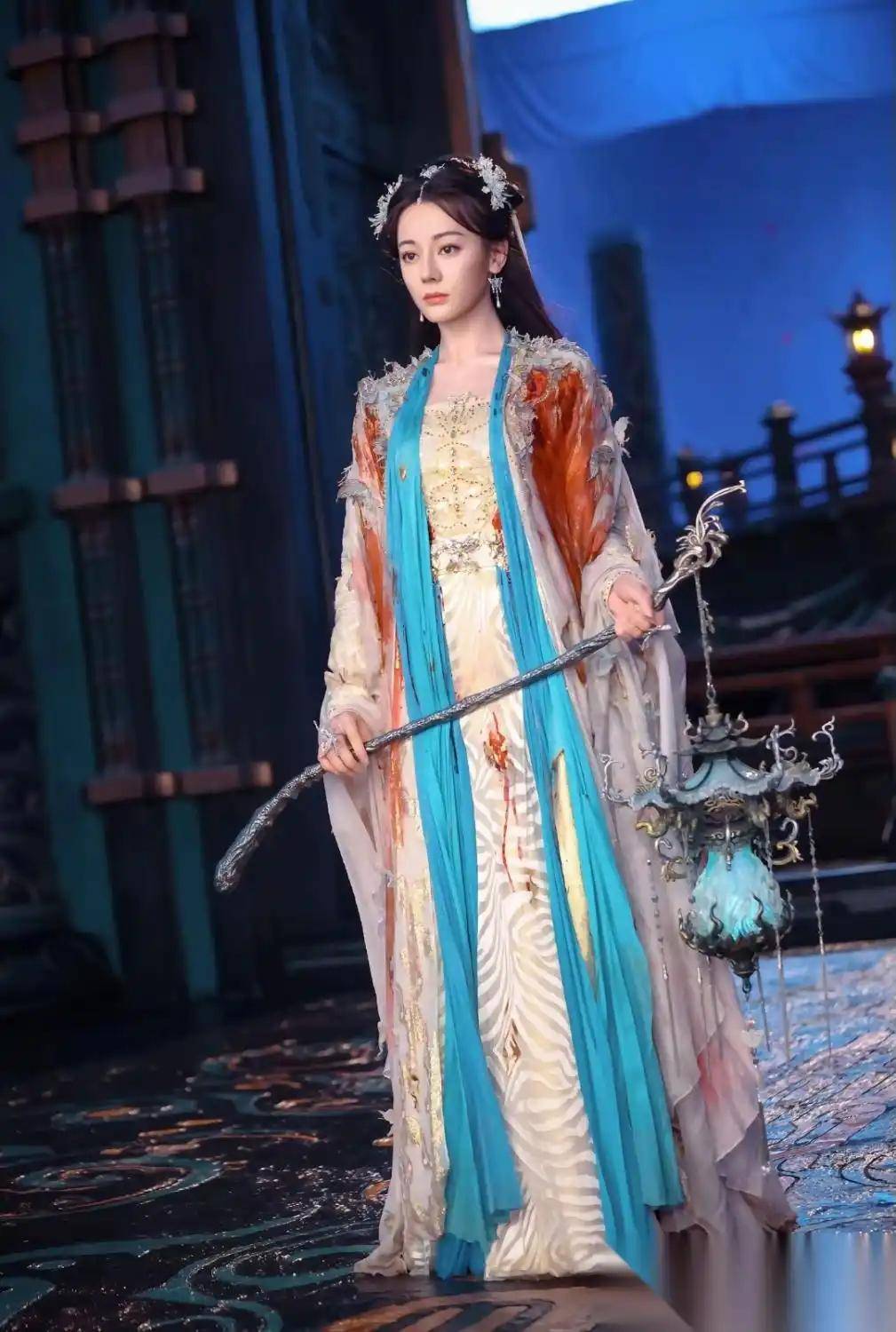 迪丽热巴新剧白日提灯未播先火，预定2026年首部古装爆款？