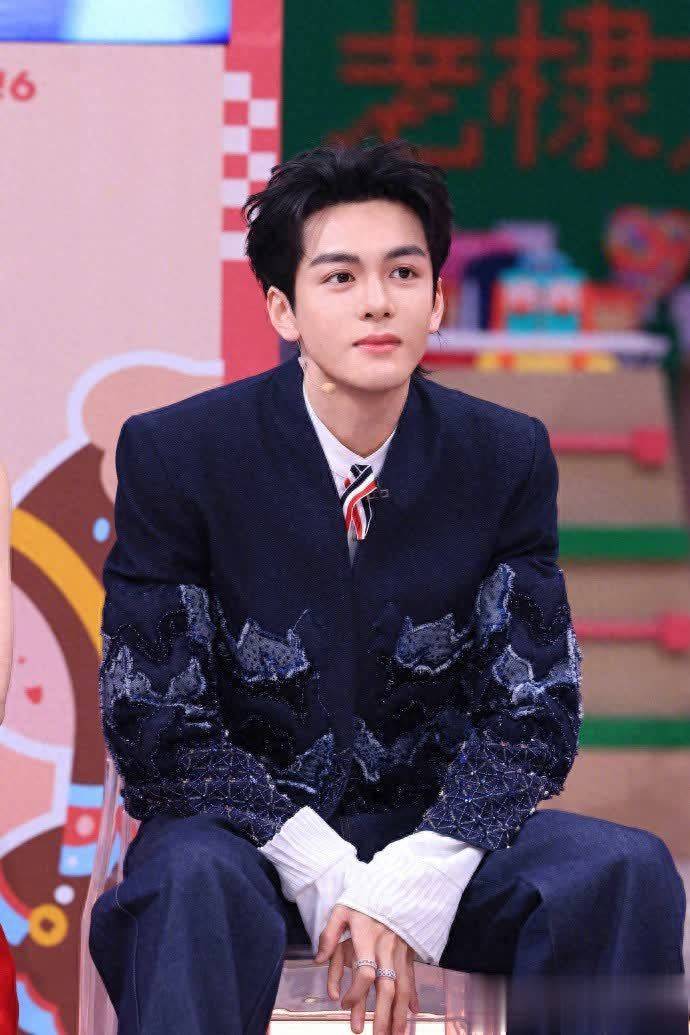 云秀行剧宣来袭 曾舜晞李一桐携手撒糖 好六联欢会超好笑