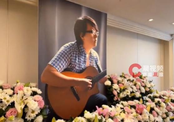 著名音乐人袁惟仁告别式今日举行:丧葬费用由圈内好友支付,林俊杰、S.H.E、刘若英、齐秦等人奉花致意