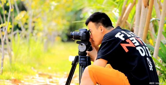 白敬亭红毯造型惊艳！