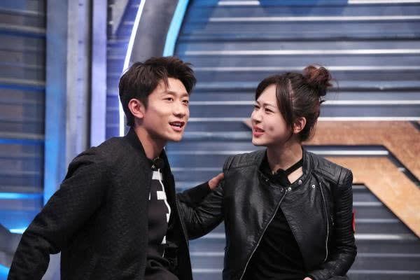 张一山、阚清子玩儿成语接龙,两人CP感超强!